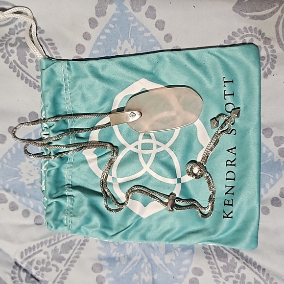 Kendra Scott light pink crystal adjustable silver necklace w/giftbox&storage bag - Picture 7 of 9